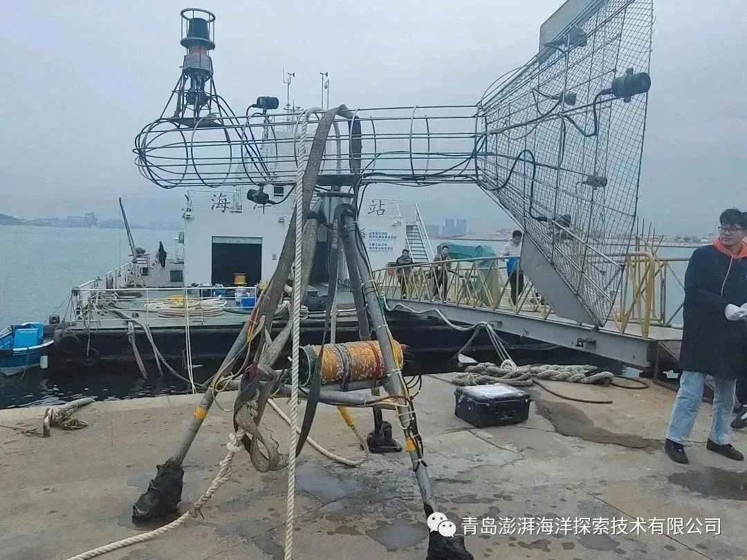 AUV水下自动接驳入坞技术完成技术验证